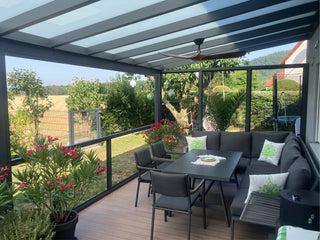 Terrassenüberdachung aus Aluminium mit Glas oder Stegplatten